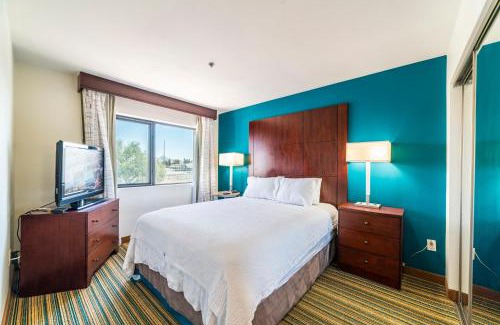 North Mountain Apartment | Metro PHX Upstairs 2bd sleeps 6 heated pool NO PETS ALLOWED