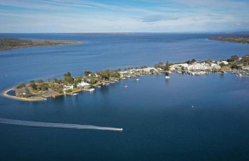 Metung Apartment | Metung Akora 2Bdrm Apartment 4 Pets and Boats welcome