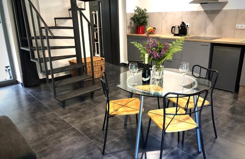 Vlkava Apartment | Mezonetový apartmán s terasou na samotě v lese