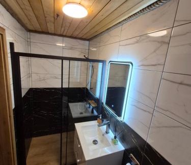 Goldap Apartment | Miętowy domek z balią jacuzzi