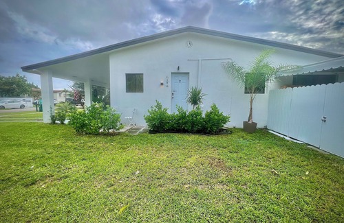 Westchester Apartment | Miami luxury | 1BA | 2 Queen Beds |