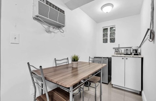 Buena Vista Apartment | MIAMI MAGIC PRIVATE SUITE 🛫🏖️🛥️ PERFECT FOR A COUPLE OR 3 FRIENDS