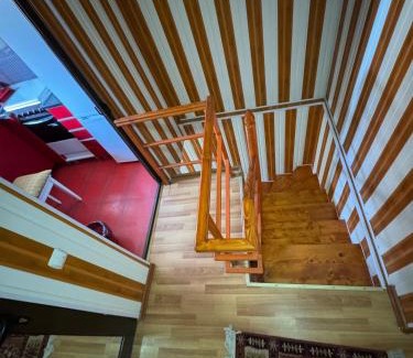 Campulung House | Mica casă roșie