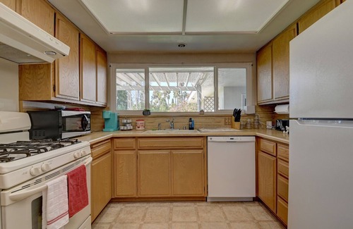 Hermosa Village Bed & Breakfast | Mickey’s Playhouse-Steps From Disney-Free Parking