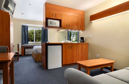 Normal Hotel | Microtel Inn & Suites by Wyndham Huntsville