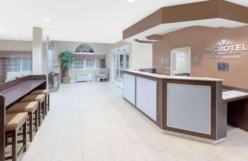 Ozark Hotel | Microtel Inn & Suites by Wyndham Ozark