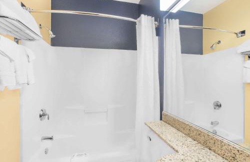 Chili Center Hotel | Microtel Inn & Suites Chili/Rochester