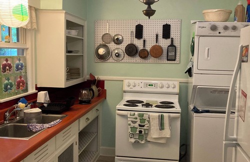 University District House | Mid-Centry Storybook Home, Walkable from University of Memphis