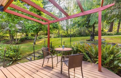 Coupeville House | Mid-Century Beach Cabin by AvantStay Walk to Beach