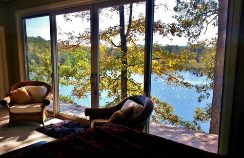 Union House | Mid Century Modern Home w/Private Pool & Lake on 50 Acres