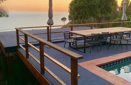 Eastern Malibu House | Mid-century modern Malibu home with ocean views and office to work from home