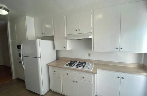 Palms House | Mid Century Modern Oasis with King Size Bed - In Centrally Located Culver City