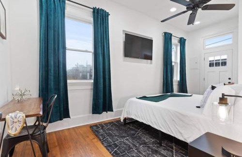 Mid-City House | Mid-city Retreat Private Balcony Stay