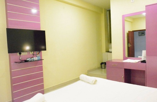 Valparai Hotel | Mid Elevation Hill Station Stay