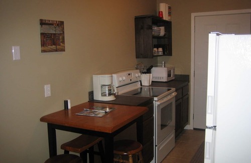 Groveoak Cabin | Mid-Lake Cozy Cottage w/lake and mountain views! Covered Boat Port w/Power.