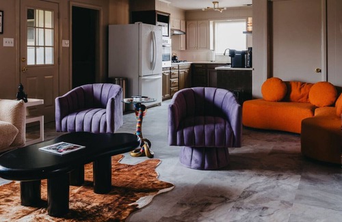 Abilene House | Mid-Mod Designed Home|King Beds|SmartTvs|Fire Pit