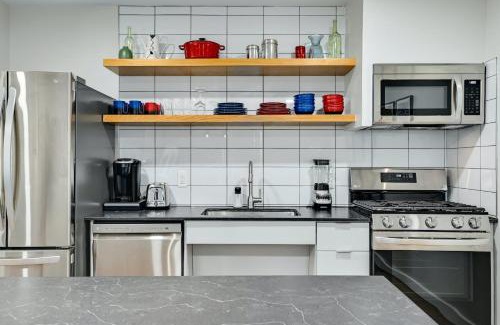 Highland House | Mid Modern Bungalow Near Crestview Station