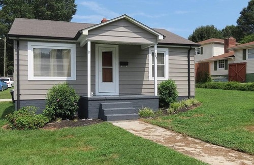 Concord House | Mid-Term Rental - Best Value, Entire Home only 4 mikes from Atrium Health