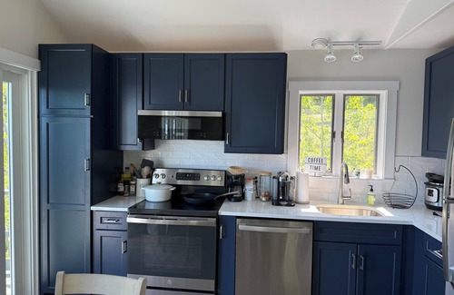 Round Pond Cottage | Midcoast Maine beauty, enjoy waterfront 2-bedroom cottage on Muscongus bay.