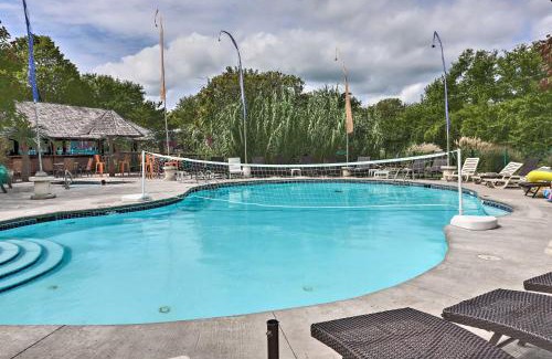 Put-in-Bay Apartment | Middle Bass Condo with Balcony, Lake Erie Views