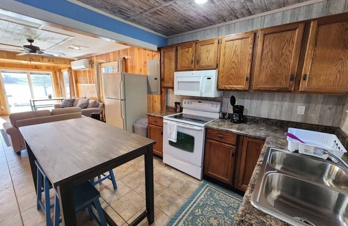 Brohman Cottage | Middle Lake Cozy Cottage - Hosted by Simple Lyfe Stays