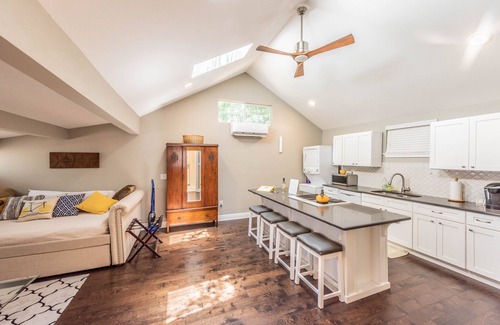 Alta Vista Apartment | Midtown Backyard Guest House Studio