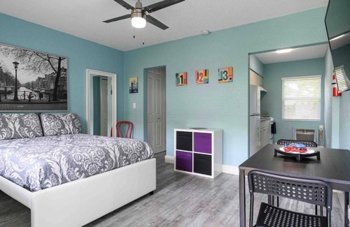 Edgewater Apartment | Midtown beautiful days inn