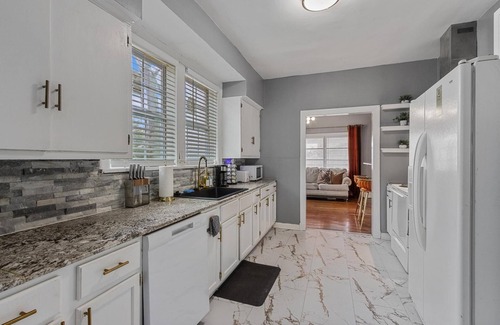 Vollintine-Evergreen House | Midtown Retreat - 4mi to Downtown/Large Private Deck