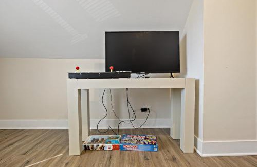 Garfield Ridge House | Midway Paradise with Kids Room