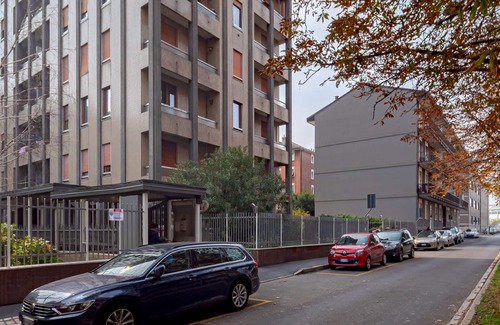 Villa San Giovanni Apartment | Milan: Easy flat in Milan next to the red line underground!