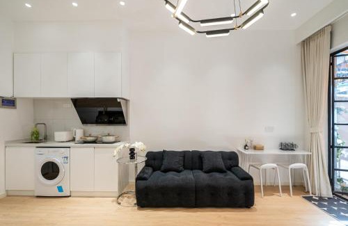 Jing'an Apartment | MILAN-Twin Bed Apartment with Sunlit yard