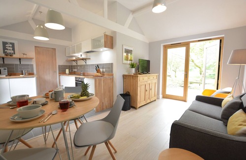 Halesworth Cottage | MILK PARLOUR, pet friendly, with a garden in Halesworth