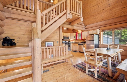 Isle Cabin | Mille Lacs Cabin on lake, near trails and casino - Black Bear