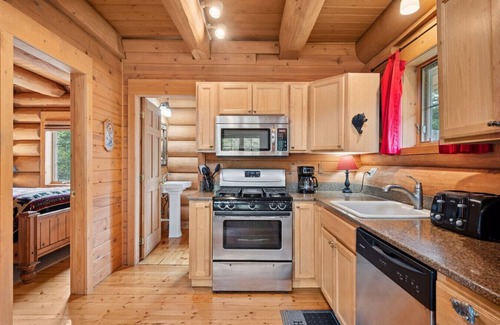 Isle Cabin | Mille Lacs Cabin on lake, near trails and casino - Black Bear