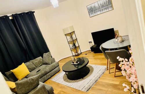 Peninsula House | Millharbour Apartment