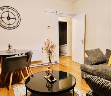 Peninsula House | Millharbour Apartment