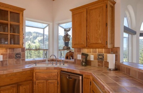 Upper Moonridge Cabin | Million Dollar View Luxury Cabin: Amazing Ski Slope Views, Hot Tub, Sleeps 15