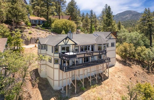Upper Moonridge Cabin | Million Dollar View Luxury Cabin: Amazing Ski Slope Views, Hot Tub, Sleeps 15