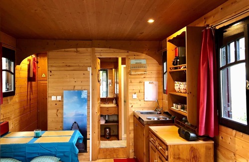 Milly-la-Foret Ski Chalet | Millygite Roulotte - 4 Seasons Chalet on Wheels - Cottage