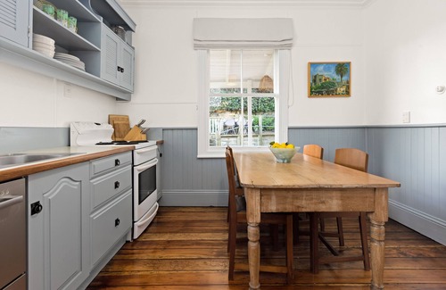 Hospital Hill Cottage | Milton Manors - Workers Cottage- Pet friendly