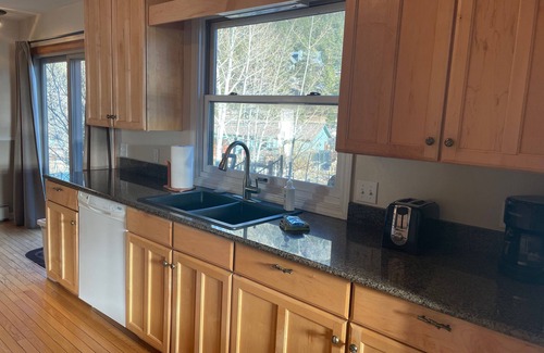 Carriage Hills House | Min. 10% discount 7 day stay, 10 min. to RMNP, Mtn Views, 2 decks, pets allowed