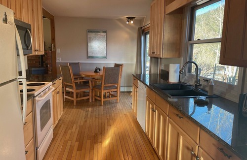 Carriage Hills House | Min. 10% discount 7 day stay, 10 min. to RMNP, Mtn Views, 2 decks, pets allowed