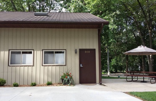 Monticello Condo | Min 30 Day Rental - w/Access to Deck, 1 Canoe and 4 Kayaks, Boatlift, Swimming