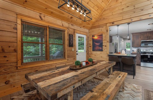 Wolf Laurel House | Min to Hatley Pt Stunning Mtn Views Hot Tub