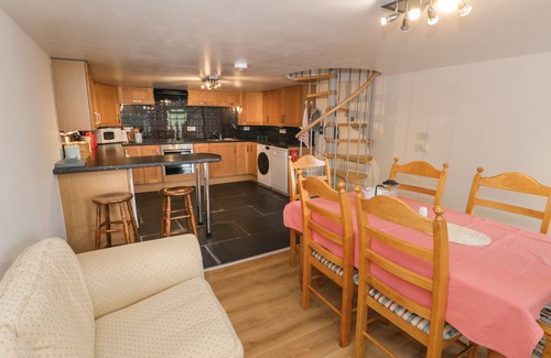 Penmachno Cottage | MINAFON, pet friendly, with open fire in Penmachno