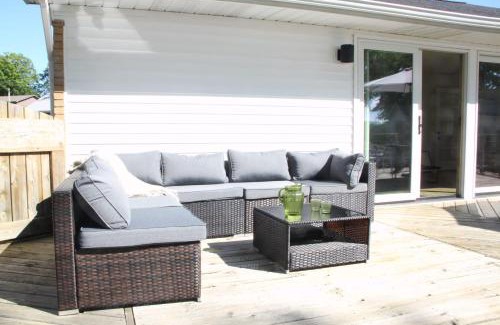 Bradley House | Miner Lake Lakefront Beach Cottage for Family Fun