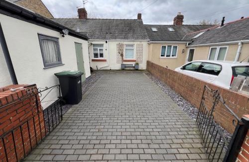 Framwellgate Moor Apartment | Miners cottage DH1 Bungalow Free Parking Longstay
