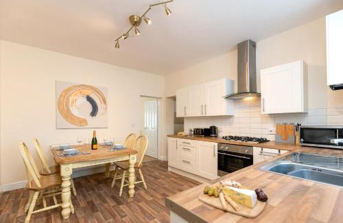 Framwellgate Moor Apartment | Miners cottage DH1 Bungalow Free Parking Longstay