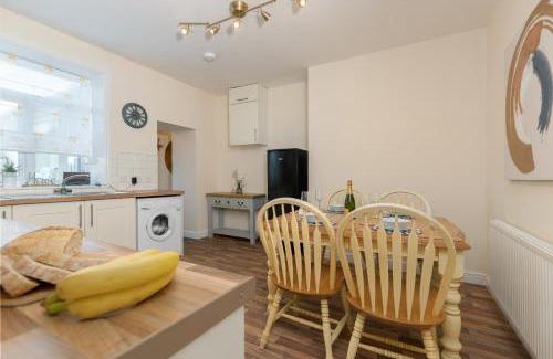 Framwellgate Moor Apartment | Miners cottage DH1 Bungalow Free Parking Longstay