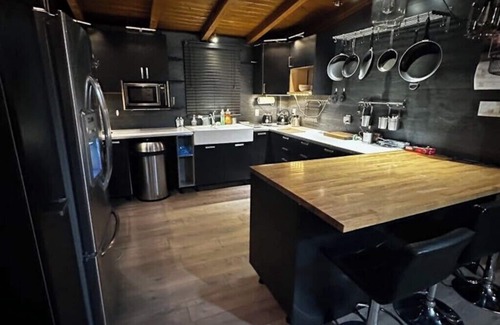 Sainte-Marthe-sur-le-Lac House | Mini-Chalet by IG: @13lacksheep